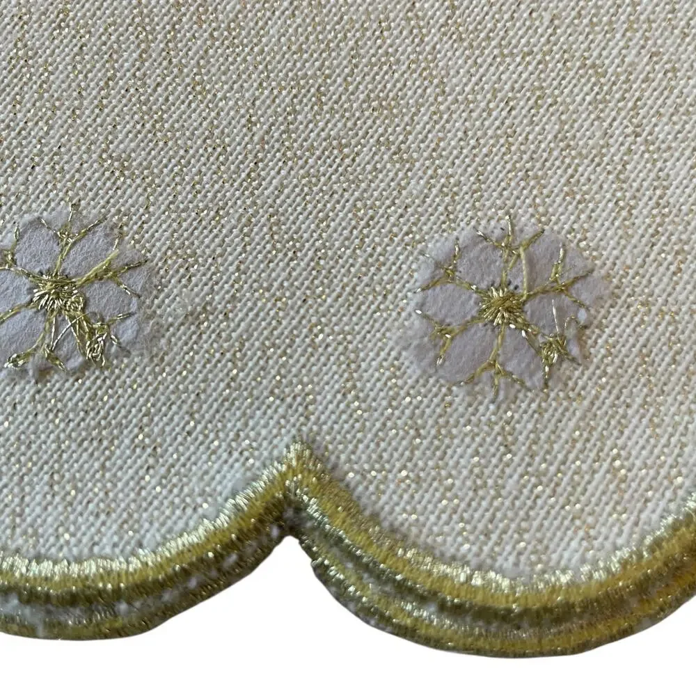 4pc Cynthia Rowley Snowflake Placemats 15in Scalloped Metallic Gold & Cream NEW